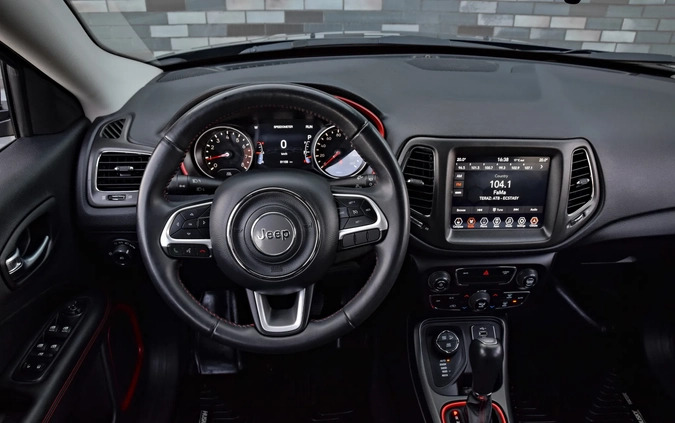 Jeep Compass cena 84900 przebieg: 90000, rok produkcji 2019 z Sochaczew małe 781
